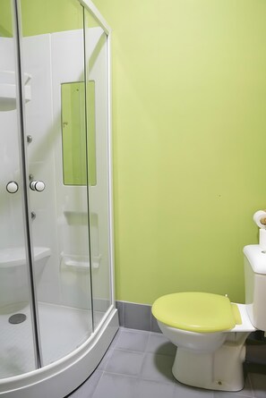 Douche, serviettes fournies