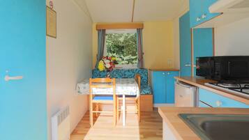 Réfrigérateur, micro-ondes, plaque de cuisson, cafetiÚre/bouilloire