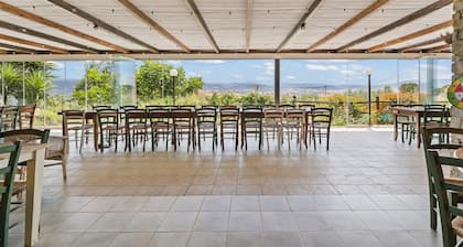 Farmhouse 'Cuaddus E Tellas- Room 1' with Shared Garden, Wi-Fi and Air Conditioning