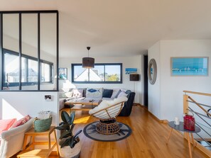 TV, fireplace, ping pong