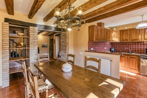Dining - Country House 'Matalí' with Private Terrace, Wi-Fi and Air Conditioning (Espolla)
