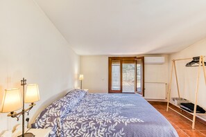 4 bedrooms, free WiFi, bed sheets