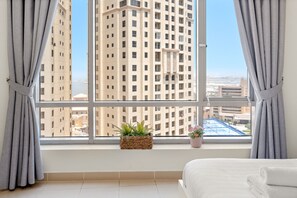 1 bedroom, iron/ironing board, free WiFi, bed sheets - Cozy Apartment with Stunning Views in Dubai Marina (Dubai)