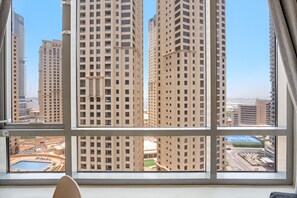 Interior - Cozy Apartment with Stunning Views in Dubai Marina (Dubai)