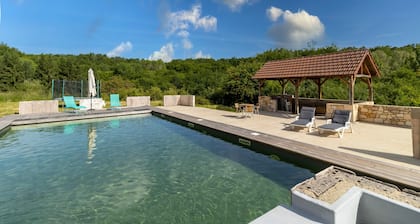 Cozy Chalet in Saint-Cernin-de-l'Herm – Nature, Shared Pool & Relaxing Stay for 4 People