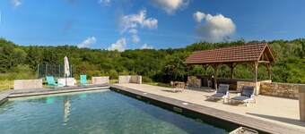 Cozy Chalet in Saint-Cernin-de-l'Herm – Nature, Shared Pool & Relaxing Stay for 4 Guests