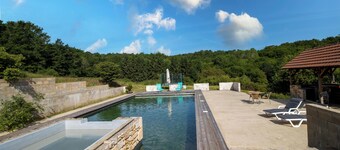 Tiny House in Saint-Cernin-de-l'Herm – Shared Pool & Relaxing Stay for 4 People