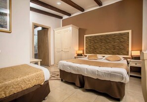 4 bedrooms, free WiFi, bed sheets