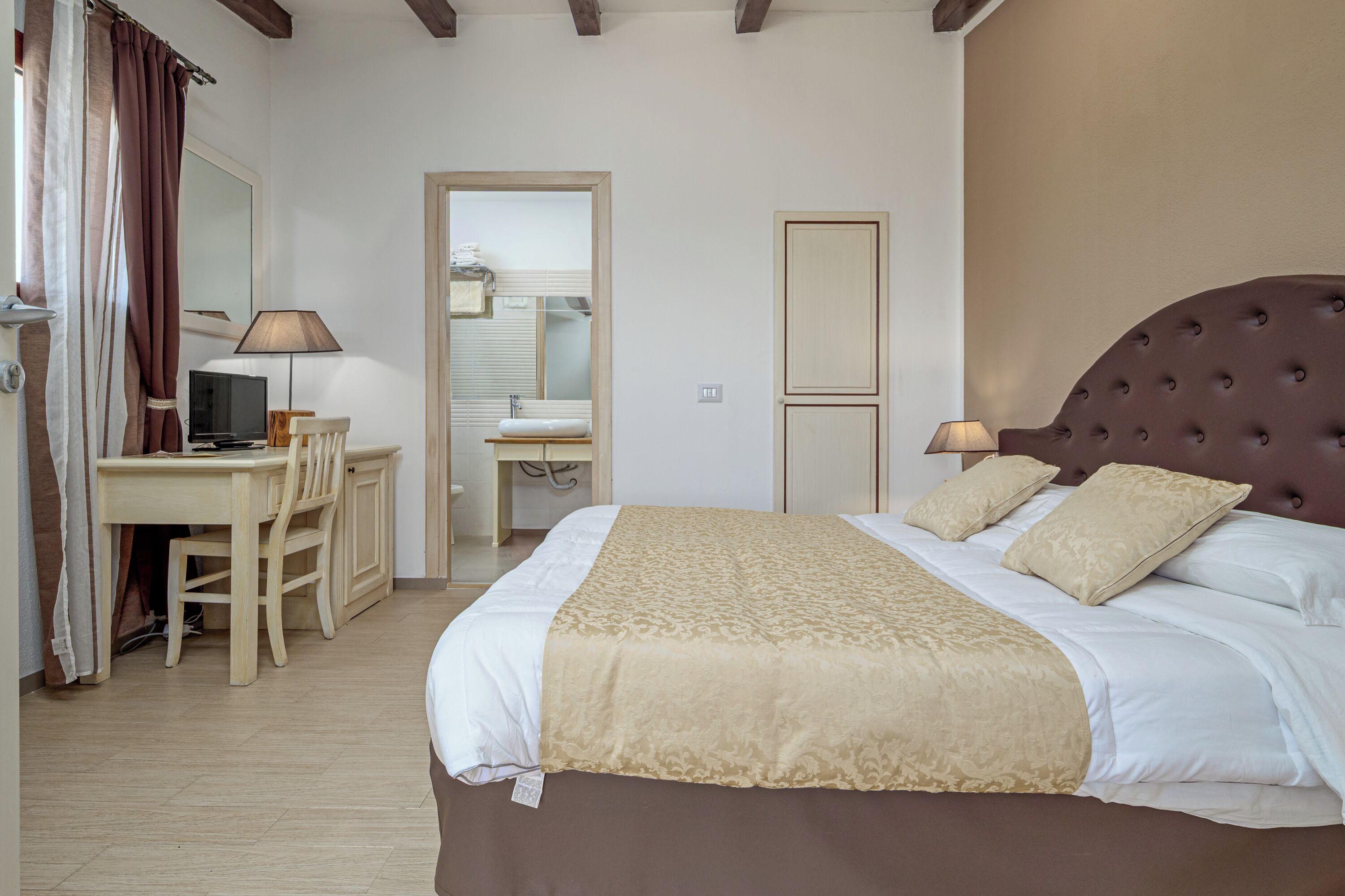 1 quarto, Wi-Fi de cortesia, roupa de cama