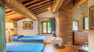 4 camere, ferro/asse da stiro, Wi-Fi gratuito, lenzuola