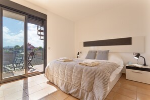1 bedroom, free WiFi, bed sheets - Vacation 'Punta Calma' with Sea View, Shared Pool and Wi-Fi (Majanicho)