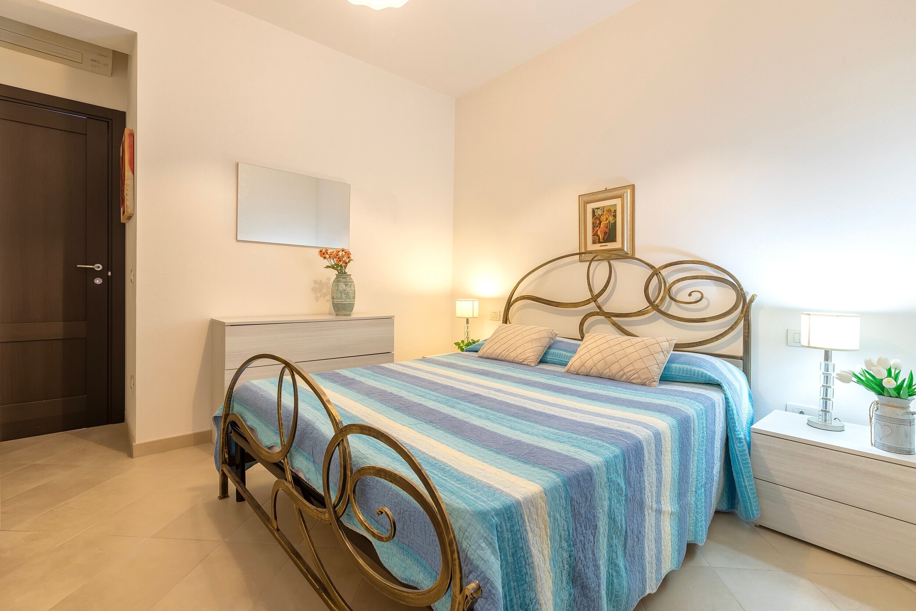 1 bedroom, bed sheets