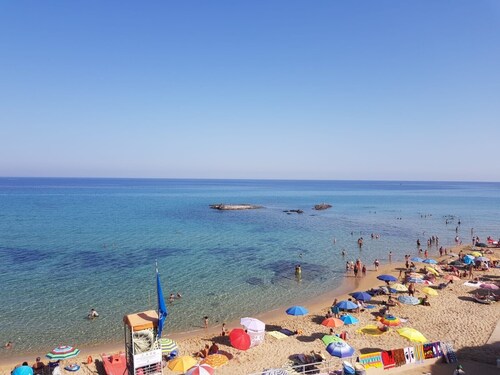 Appartement 'Charlie Beach' avec vue sur mer, balcon et climatisation