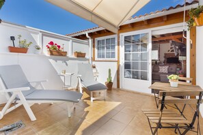 Outdoor dining - Vacation 'Studio Home In La Orotava' with Sea View, Private Terrace and Wi-Fi (La Orotava)