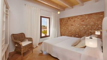 8 quartos, ferros/tábuas de passar roupa, Wi-Fi de cortesia