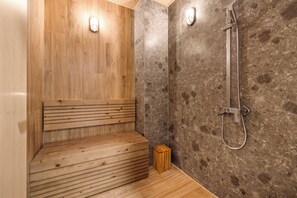 Shower, hair dryer, bidet, towels