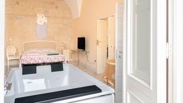 1 chambre, fer et planche Ă repasser, Wi-Fi gratuit, draps fournis