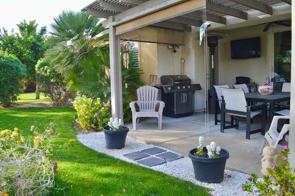 Outdoor dining - Resort Style Home- Pool Table- Walking Distance to Coachella Fest & Stagecoach (Indio)