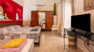 1 bedroom, iron/ironing board, free WiFi, bed sheets