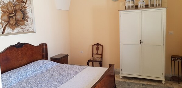 2 slaapkamers, een strijkplank/strijkijzer, gratis wifi, beddengoed