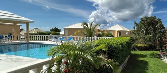  Pelican Key Studio-pool, near the beach. The best area on Dutch side!