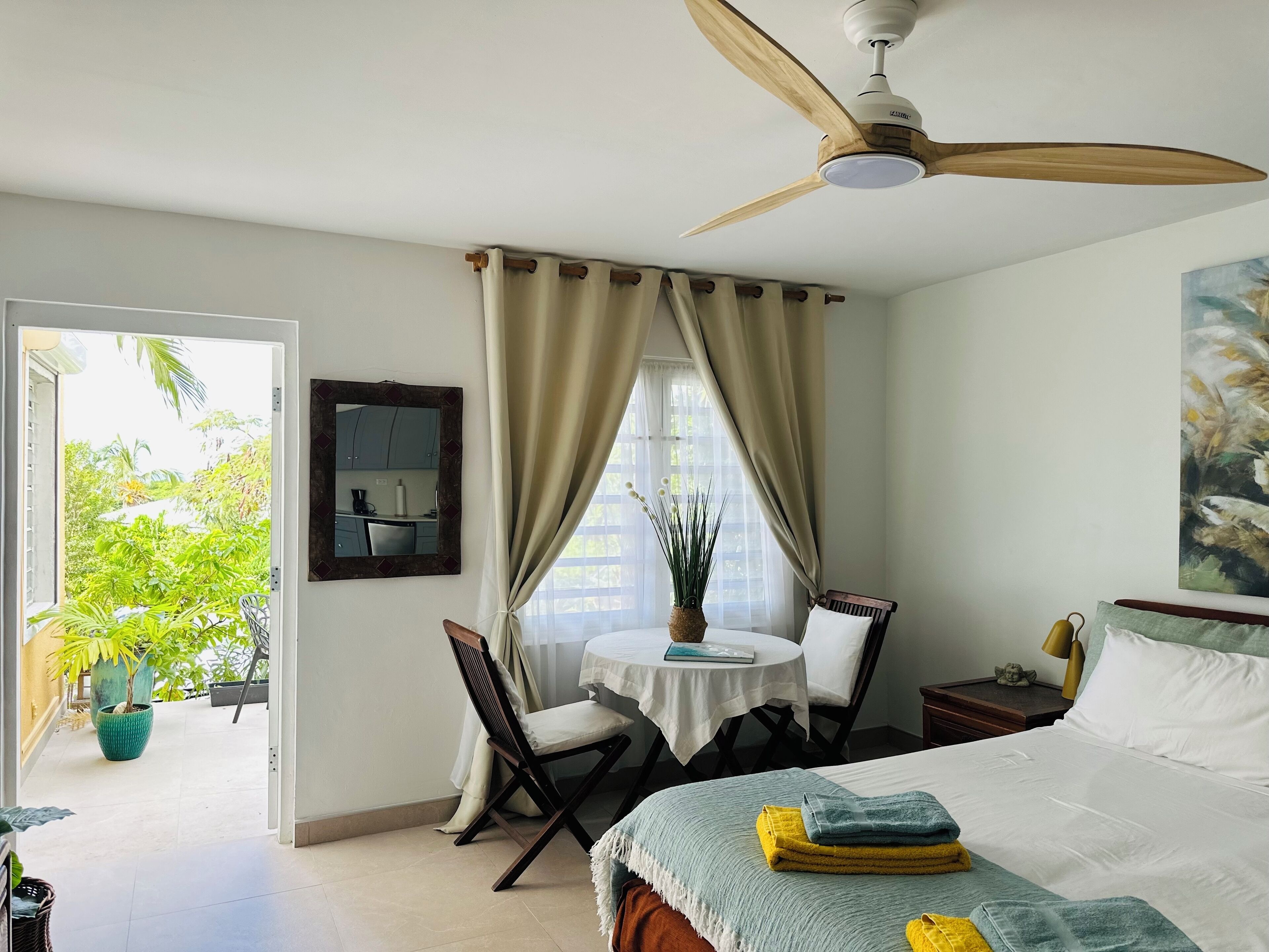 1 soverom, safe på rommet, strykejern/-brett og wi-fi (inkludert)