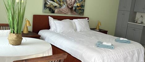 1 quarto, cofres nos quartos, ferros/tábuas de passar roupa