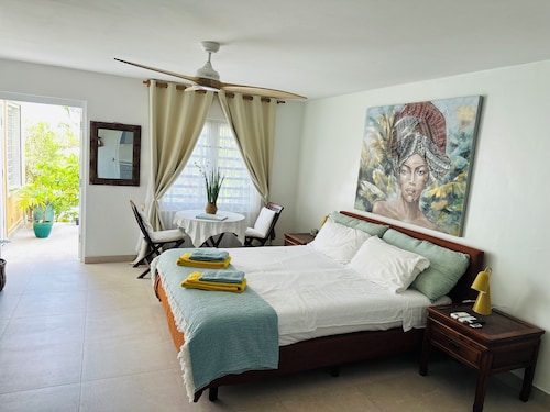  Pelican Key Studio-pool, near the beach. The best area on Dutch side!