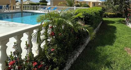 Newly Renovated Pelican Key Studio, near the beach. The best area on Dutch side!