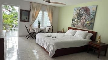 1 quarto, cofres nos quartos, ferros/tábuas de passar roupa