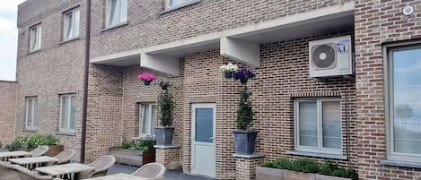 屋外ダイニングエリア
