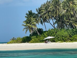Beach nearby, white sand - Mandhoo Inn (Mandhoo)