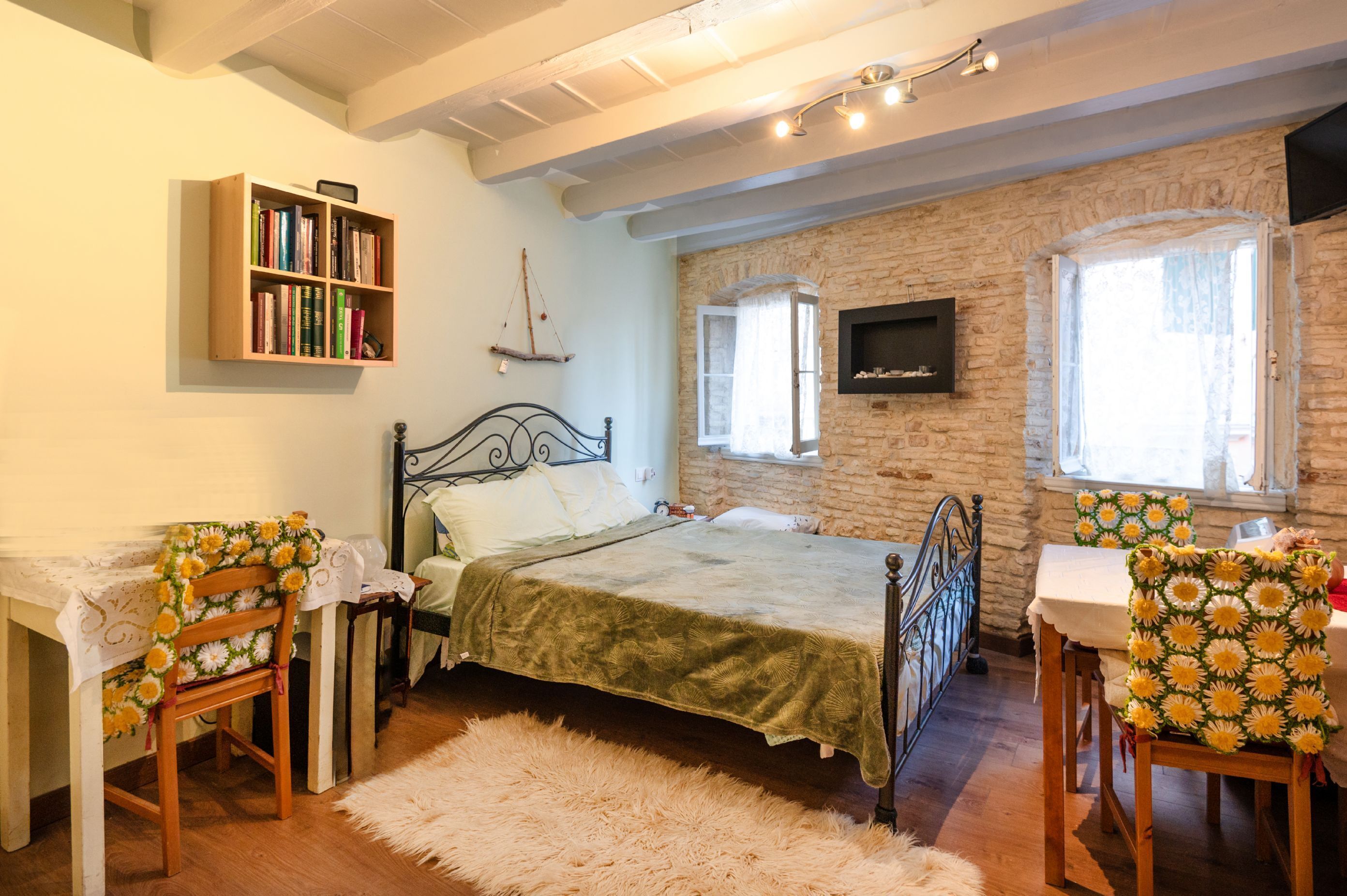 1 habitación, tabla de planchar con plancha, wifi gratis y ropa de cama 