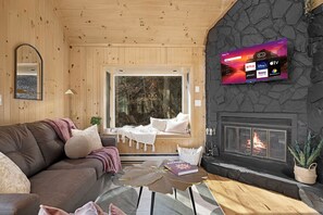 Smart TV, fireplace