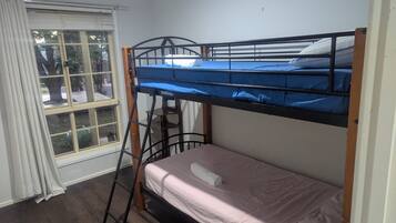4 bedrooms, iron/ironing board, free WiFi, bed sheets