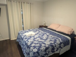 4 bedrooms, iron/ironing board, free WiFi, bed sheets