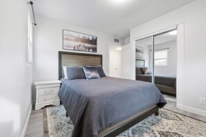 3 bedrooms, desk, iron/ironing board, travel cot