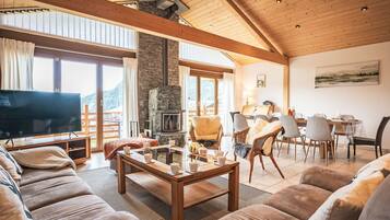 Télévision, cheminée