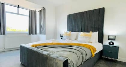 Bright & Elegant 2-Bedroom Stay in Stockport