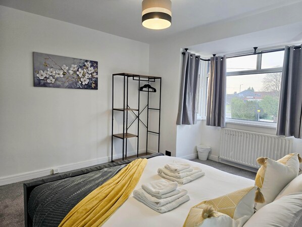 2 slaapkamers, een strijkplank/strijkijzer, wifi, beddengoed