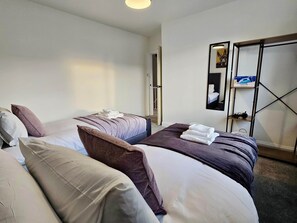 2 bedrooms, iron/ironing board, WiFi, bed sheets