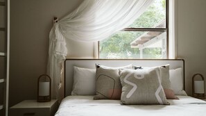 4 bedrooms, iron/ironing board, free WiFi, bed sheets - Shady Acres - Waterfront Escape (Narrawallee)