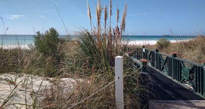 Beautiful 1 BR / 2 BA Condo! Sleeps 6! Gorgeous views of the water!