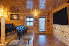 Interior - 100 Guests Blackthorn: Sister Smokies Homes Luxury Mountain Retreat (Sevierville)