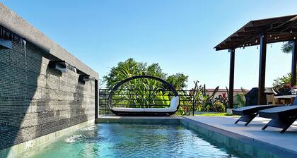 Brand New Casa Lunula 4-bedroom 4.5 Bath house in Manuel Antonio w/Private Pool