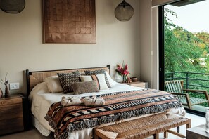 4 bedrooms, in-room safe, Internet, bed sheets