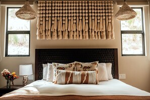 4 bedrooms, in-room safe, Internet, bed sheets
