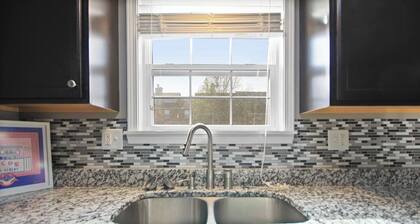 Centrally Located Apt with Pool in Columbia, MO