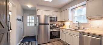 Cozy Retreat with Screened Porch, Fire Pit & Lake Michigan Overlook