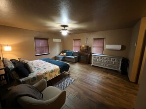 2 chambres, fer et planche à repasser, Wi-Fi, draps fournis
